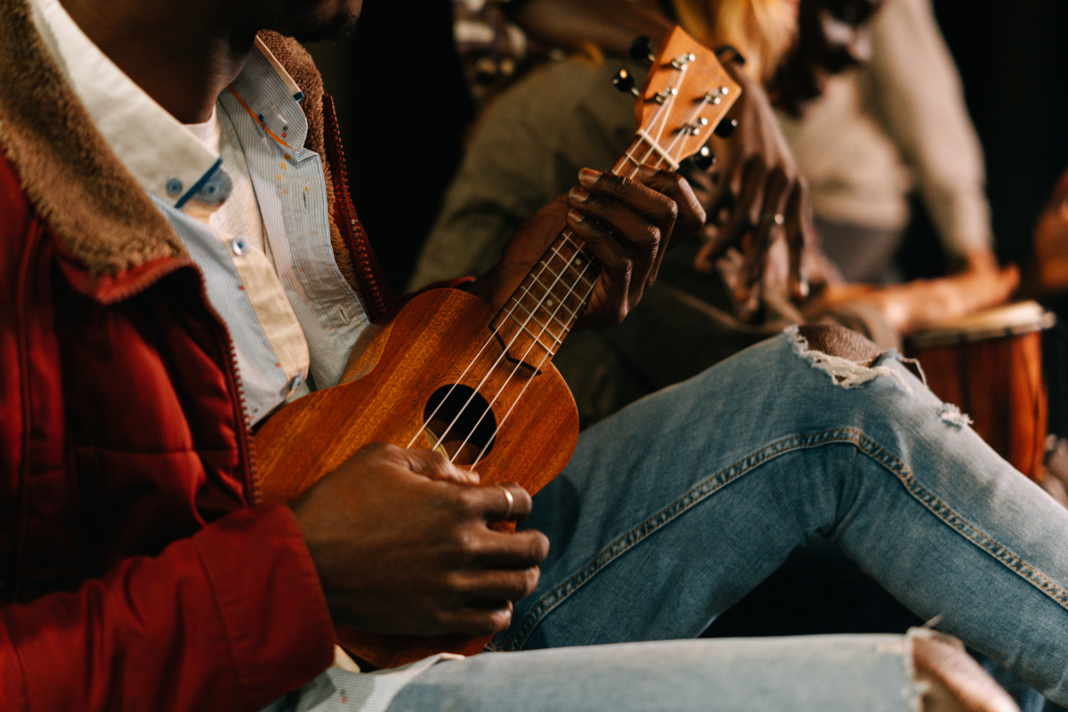 Como Lucrar Tocando Ukulele